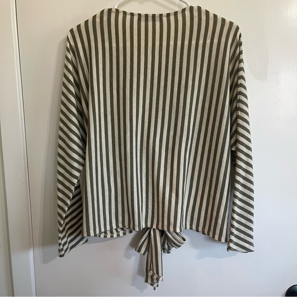 Final Touch Women’s Size Small Green and Cream Top - Picture 6 of 9